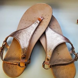 NWT Vionic Sandals
